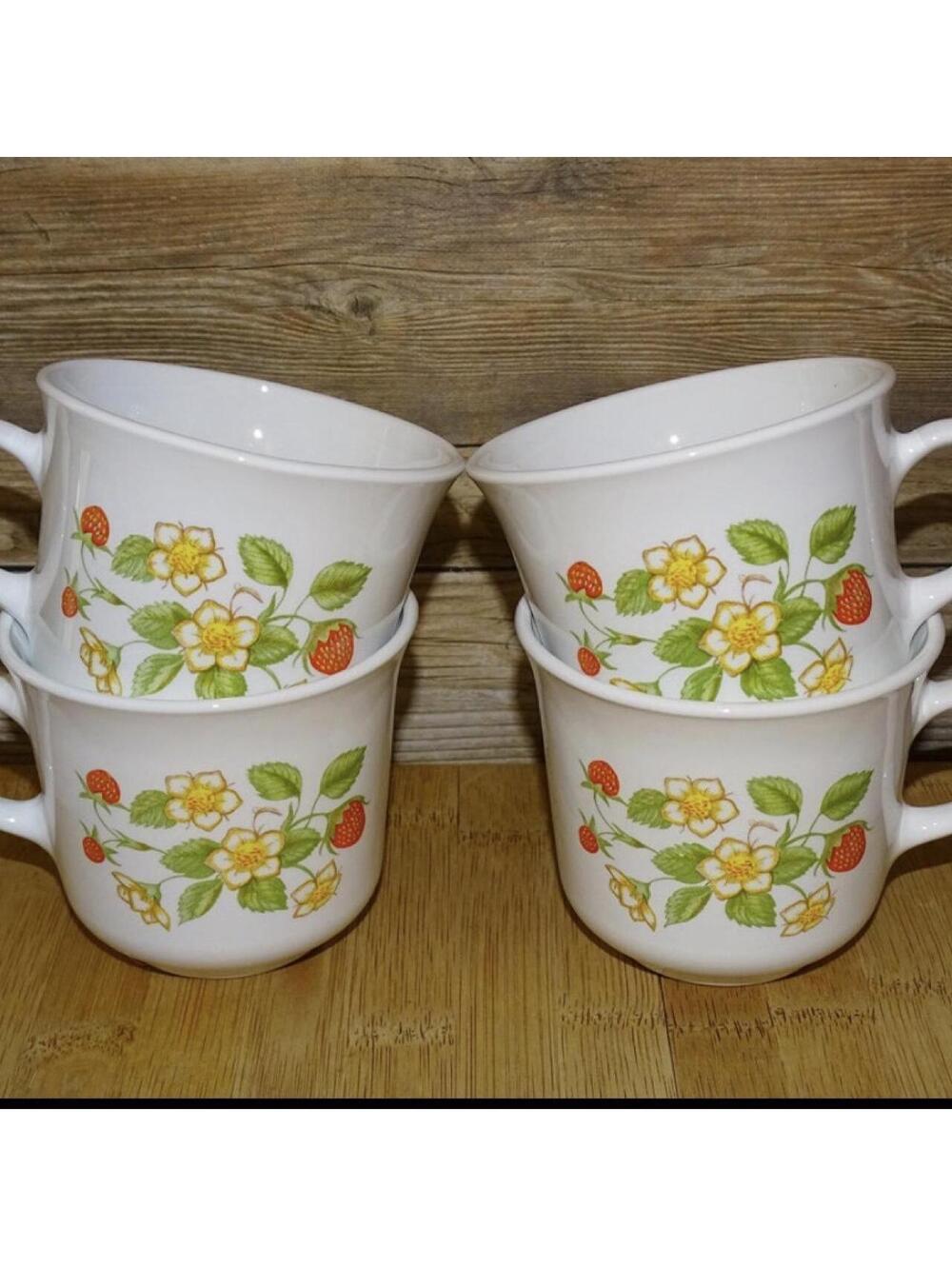 Set of 4 vintage corelle strawberry sundae coffee mugs